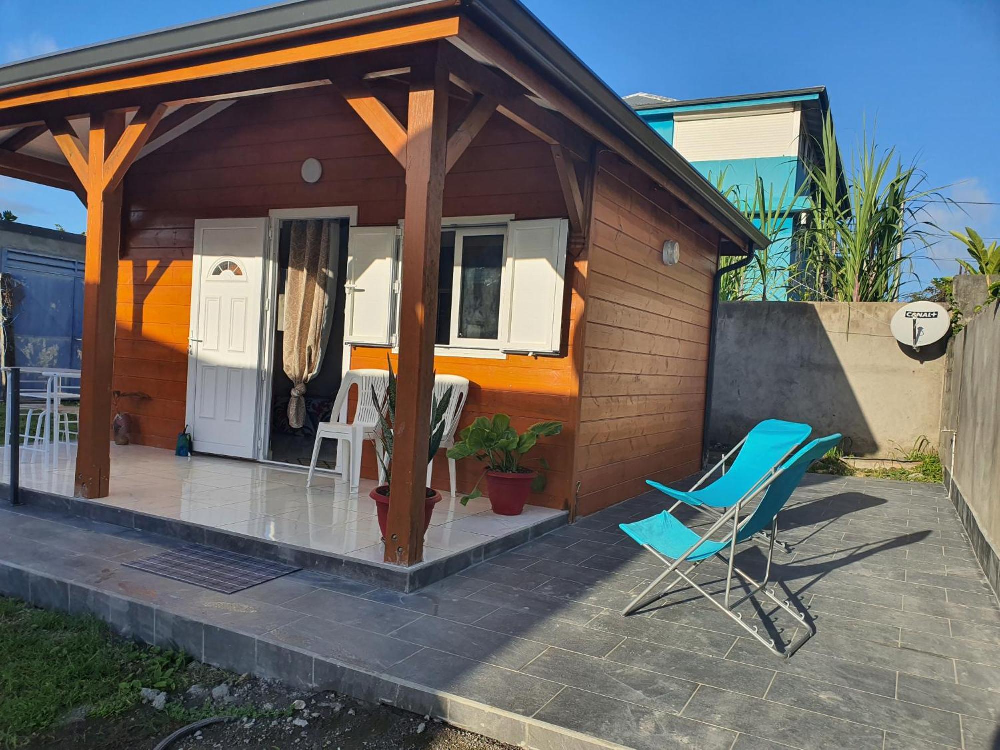 Bungalow Vacances Sainte-Rose Exterior photo