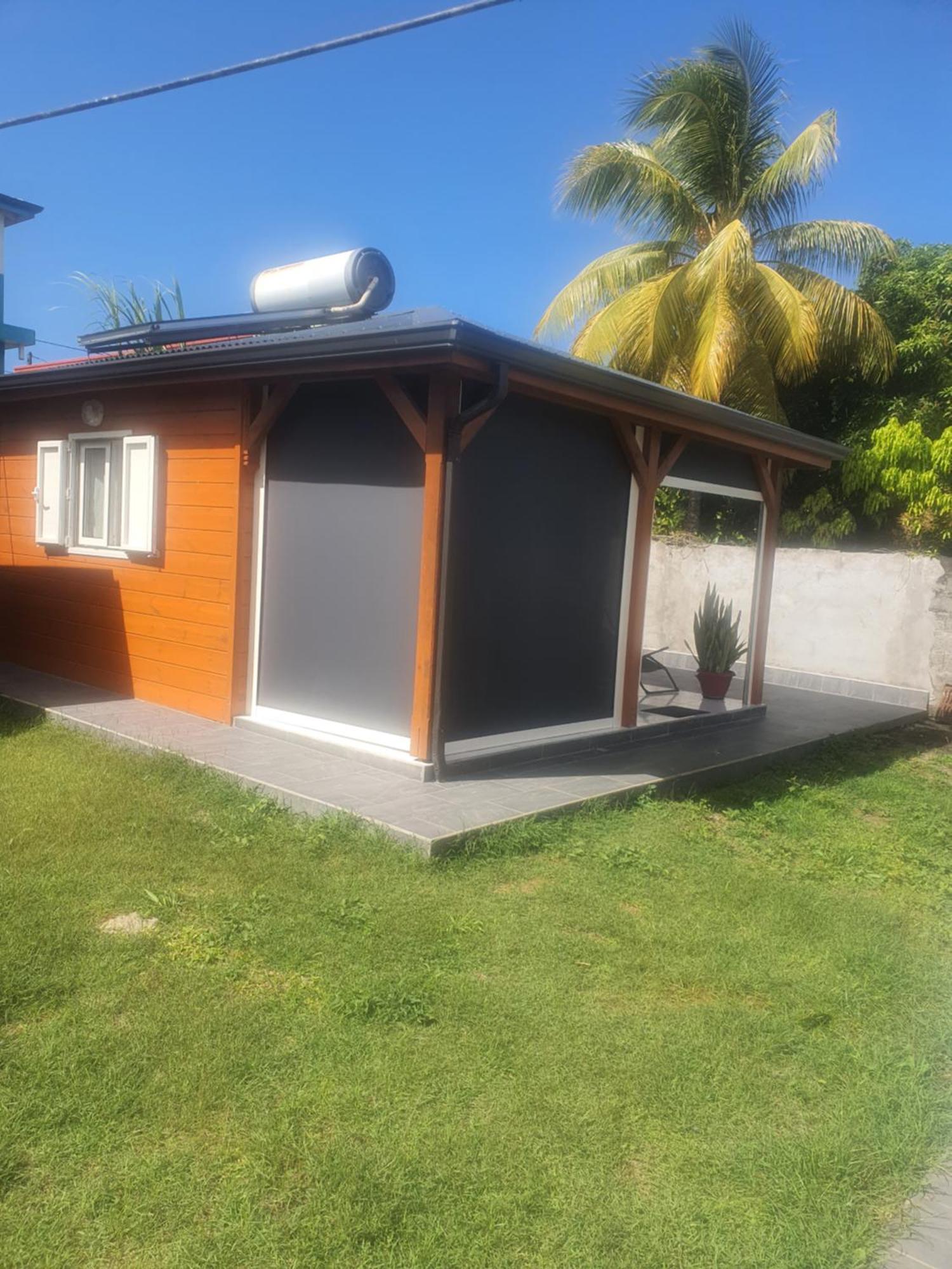 Bungalow Vacances Sainte-Rose Exterior photo